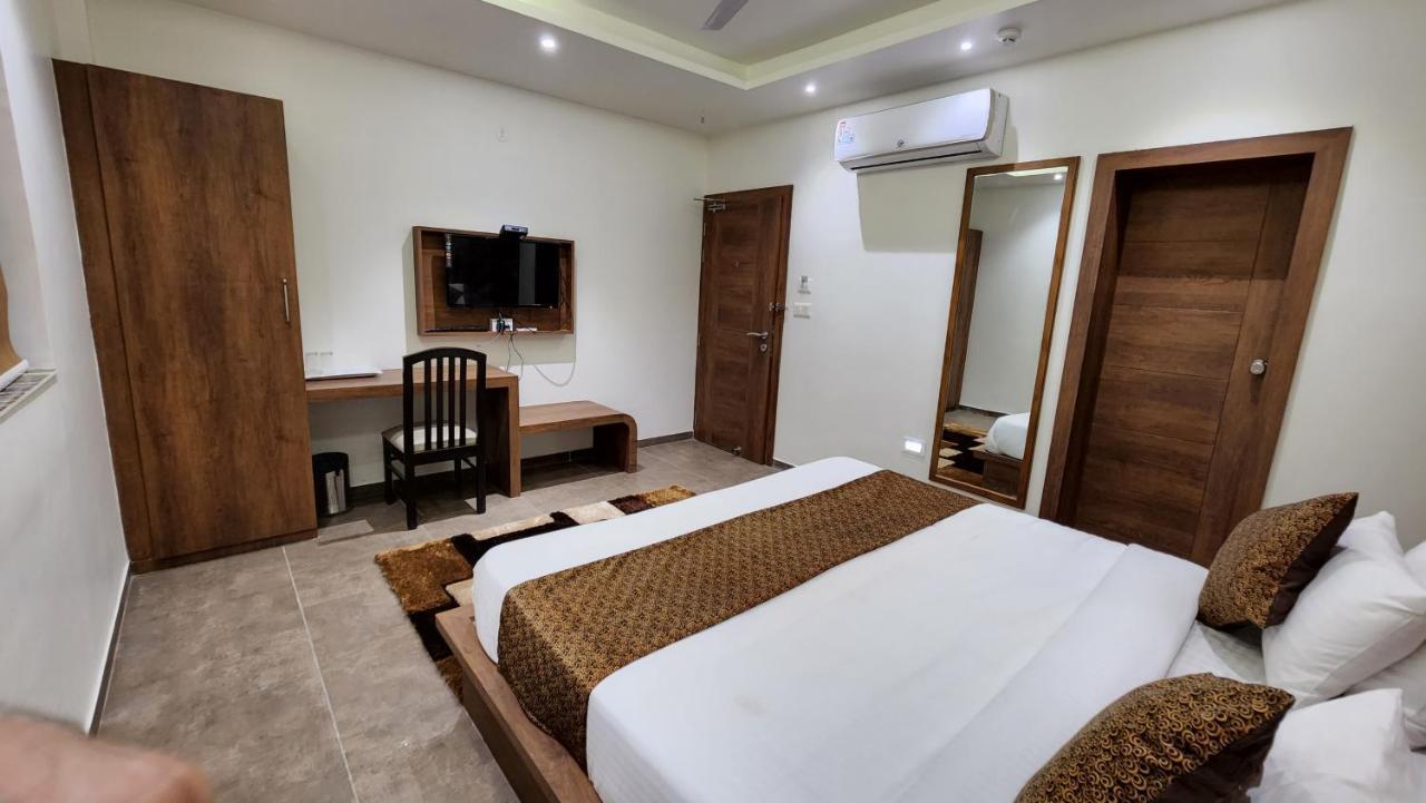Hotel Nova Pride Rajkot Exterior photo