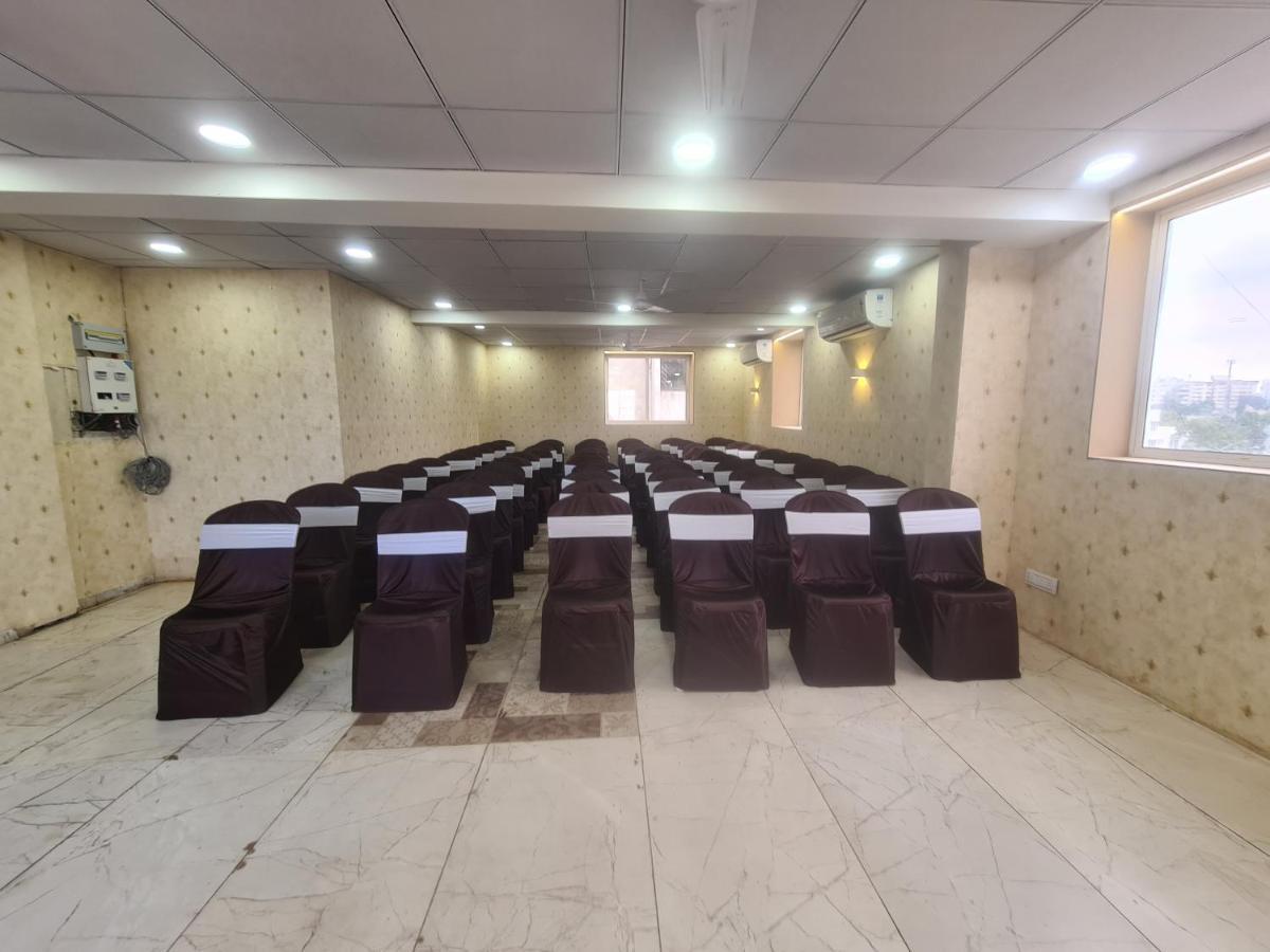 Hotel Nova Pride Rajkot Exterior photo