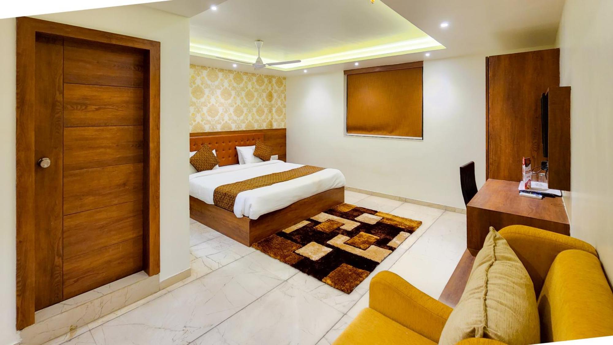 Hotel Nova Pride Rajkot Exterior photo