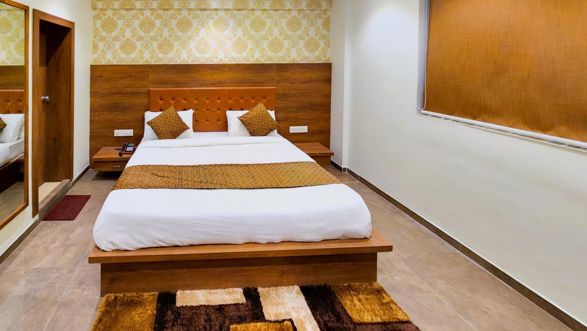 Hotel Nova Pride Rajkot Exterior photo