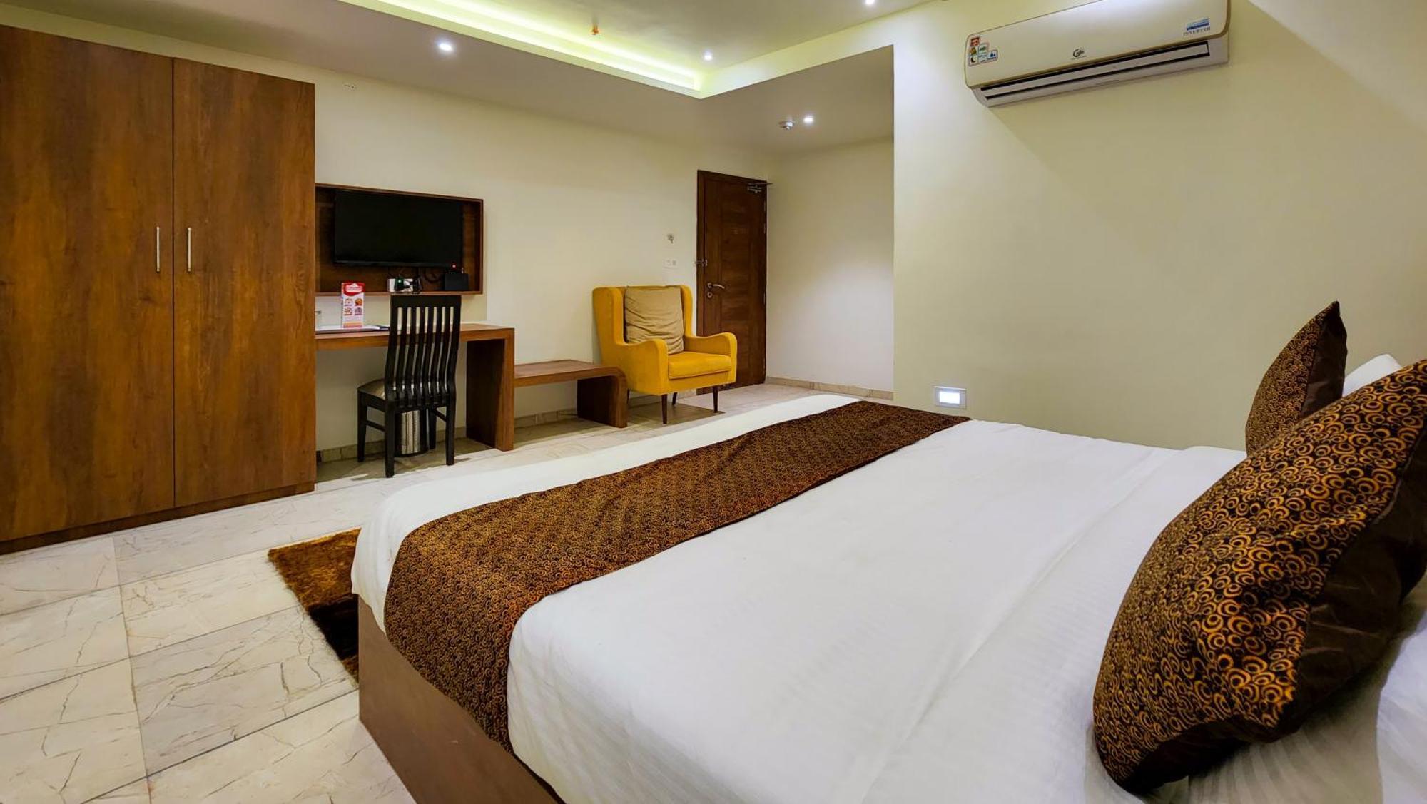 Hotel Nova Pride Rajkot Exterior photo